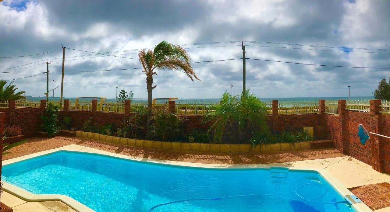 Beach House Opposite Ocean 4 Bed 2 Bathroom With Pool 杰拉尔顿 外观 照片