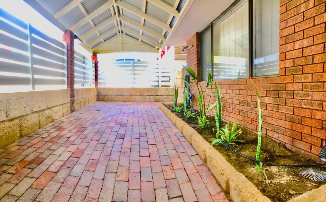 Beach House Opposite Ocean 4 Bed 2 Bathroom With Pool 杰拉尔顿 外观 照片