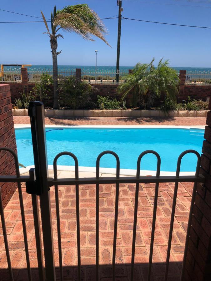 Beach House Opposite Ocean 4 Bed 2 Bathroom With Pool 杰拉尔顿 外观 照片
