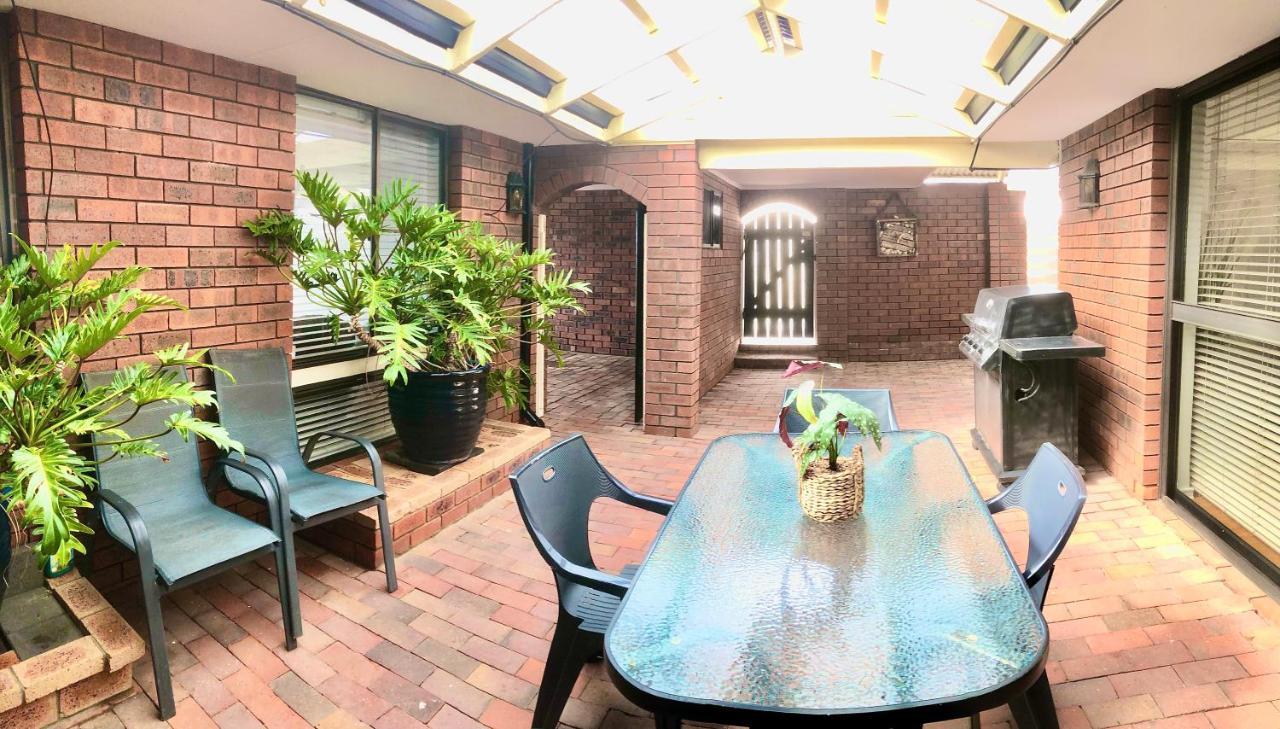 Beach House Opposite Ocean 4 Bed 2 Bathroom With Pool 杰拉尔顿 外观 照片