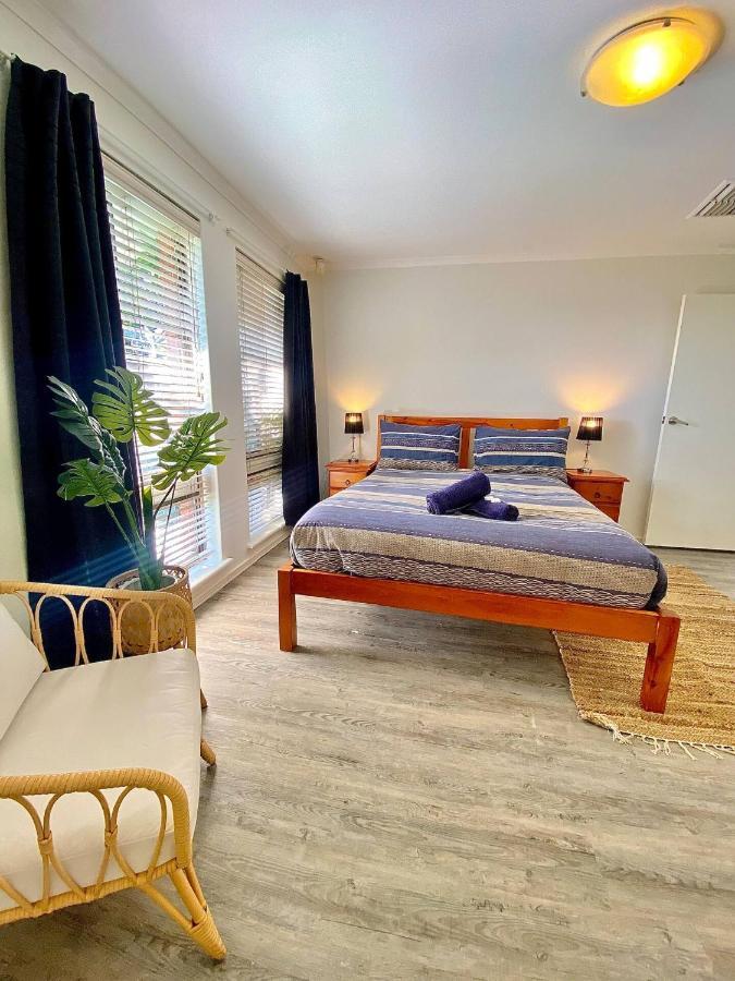 Beach House Opposite Ocean 4 Bed 2 Bathroom With Pool 杰拉尔顿 外观 照片