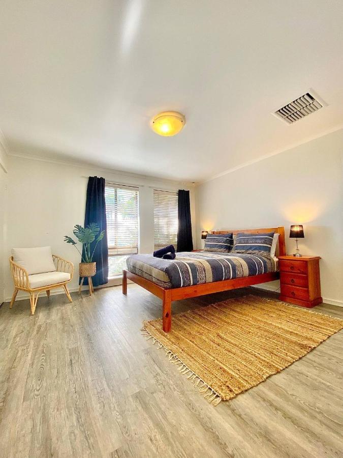 Beach House Opposite Ocean 4 Bed 2 Bathroom With Pool 杰拉尔顿 外观 照片